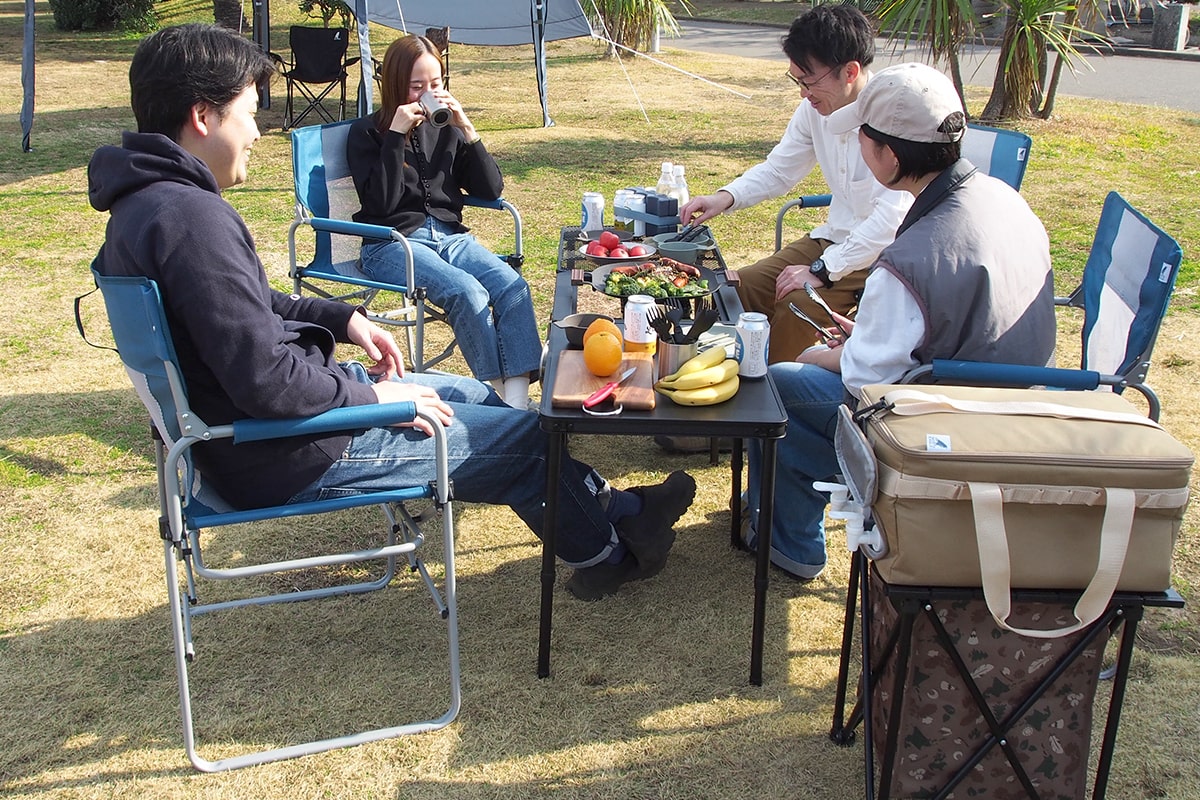 小さくたためるディレクターチェア