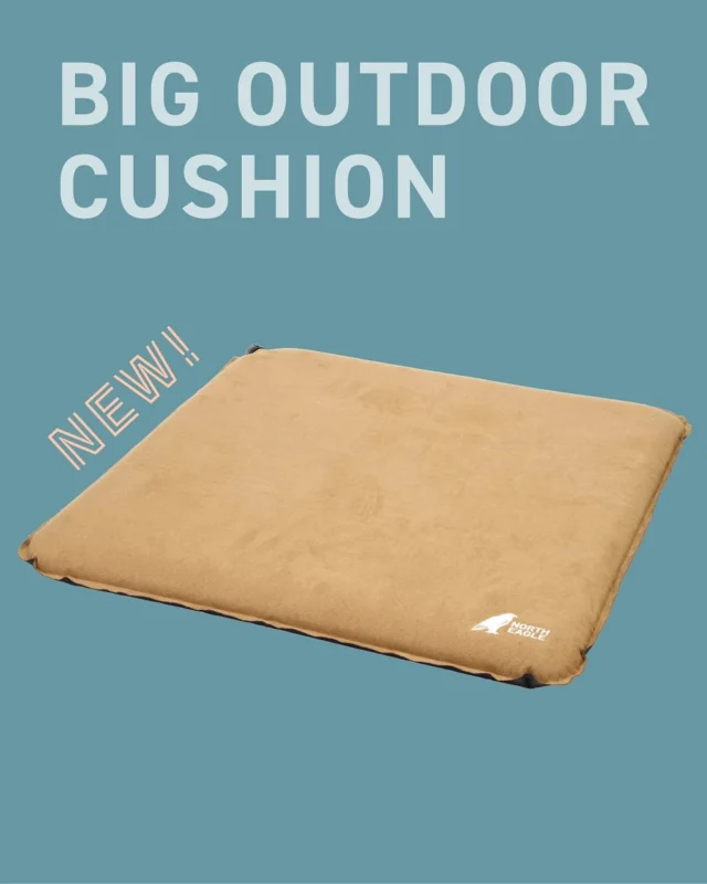 .

２０２６ N E W！

外でも、ゆったりふかふか✨
【 でかソトザブトン 】

野外でもくつろげる、大きめサイズのふかふか座布団

大きめバルブで空気がすばやく入り、
撤収時の空気抜きもスムーズ❗️
使いたいときにサッと準備できます🦅

表面は肌ざわりの良いスエード加工
さらに撥水仕様なので、
水💦や汚れがついてもサッと拭くだけでOK

キャンプ🏕️やピクニック、運動会にも🎪
地面でもちょっと贅沢な座り心地をどうぞ💁

ーーーーーーーーーーーーーーーーーーーーー

2026年新商品 
NE30014 でかソトザブトン ¥2,750（税込）

●野外でもゆったり座れる大型ふかふかザブトン
●撥水効果で水や汚れもサッとふき取れる

ーーーーーーーーーーーーーーーーーーーーー

#northeagle #ノースイーグル #キャンプ #キャンプ飯 #キャンプギア #アウトドア #アウトドア好き #アウトドア好きな人と繋がりたい #ノースイーグルテント #テント #焚火 #焚火台 #焚火が好き #焚き火 #コスパ #コスパアウトドアギア #ファミリーキャンプ #ソロキャン #ソロキャンプ #グランピング　#デイキャンプ #北海道 #北海道企業 #北海道が好き #アウトドア用品 #キャンプ道具 #キャンプ用品 #座布団 #ざぶとん #インフレーター