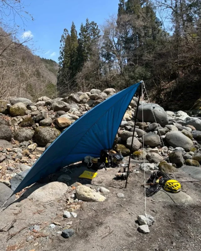 .

渓流釣りに、ちょい張りタープ！🎣🌳

ユーザーさんさんから
素敵な写真をいただきました📷

@turikichinanahei さんのご趣味、
渓流釣りの日よけにカンタープ！
青空と透き通る水辺が
なんとも気持ちの良い景色～！🦅✨

カンタープはコンパクトに持ち運べて、
サッと使えるちょうどいいサイズ感🏕️

日差しに合わせてパッと設置できて、
ロープを使えば張り方もいろいろ楽しめます🙆

釣りやデイレジャーのお供に、
ひとつあるとかなり便利です！

#northeagle #ノースイーグル #キャンプ #キャンプ飯 #キャンプギア #アウトドア #アウトドア好き #アウトドア好きな人と繋がりたい #ノースイーグルテント #テント #焚火 #焚火台 #焚火が好き #焚き火 #コスパ #コスパアウトドアギア #ファミリーキャンプ #ソロキャン #ソロキャンプ #グランピング　#デイキャンプ #北海道 #北海道企業 #北海道が好き #アウトドア用品 #日よけ #釣り #渓流釣り