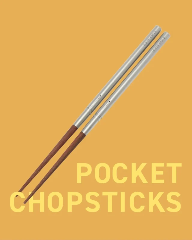 .

持ち運びラクラクなマイ箸🥢
【 ポケット丸箸 】

収納サイズはわずか１２cm👀❗️
手のひらに収まるコンパクト設計で、
登山⛰️やキャンプ🏕️にぴったり

使うときは差し込むだけ
かんたんに使えて、持ち運びもスマートです✨

先端は天然木で、やわらかな口当たり
ホルダーは箸置きとしても使えますよ〜！

コンパクトに持ち歩ける、便利なマイ箸です🦅🥢

ーーーーーーーーーーーーーーーーーーーーー

2026年新商品 
NE60024 ポケット丸箸 ￥1,100（税込）

●登山やキャンプに便利なコンパクト設計
●先端はやわらかな口当たりの天然木

ーーーーーーーーーーーーーーーーーーーーー

#northeagle #ノースイーグル #キャンプ #キャンプ飯 #キャンプギア #アウトドア #アウトドア好き #アウトドア好きな人と繋がりたい #ノースイーグルテント #テント #焚火 #焚火台 #焚火が好き #焚き火 #コスパ #コスパアウトドアギア #ファミリーキャンプ #ソロキャン #ソロキャンプ #グランピング　#デイキャンプ #北海道 #北海道企業 #北海道が好き #アウトドア用品 #ハイキング #登山 #マイ箸 #箸