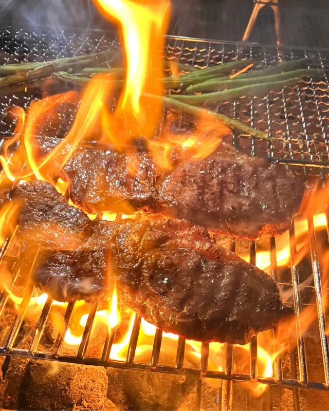 .

おいしいお肉を焼くなら、
焼き網にもこだわりたい～！🍖🔥✨

2026年新登場の『ステーキ網』は、
焼き目がしっかり付くので、
おいしそうな見た目に仕上がります！

ストレート形状で食材がこびりつきにくく、
お手入れもラクラク◎

用途に合わせて選べる2サイズ展開💁

ワンランク上の焼き上がりを楽しみませんか？🦅✨

ーーーーーーーーーーーーーーーーーーーーー

2026年新商品 
NE60018 ステーキ網30×30 ￥1,430（税込）
NE60019 ステーキ網45×30 ￥1,870（税込）

ーーーーーーーーーーーーーーーーーーーーー

#northeagle
#ノースイーグル
#キャンプ 
#キャンプ飯
#BBQ